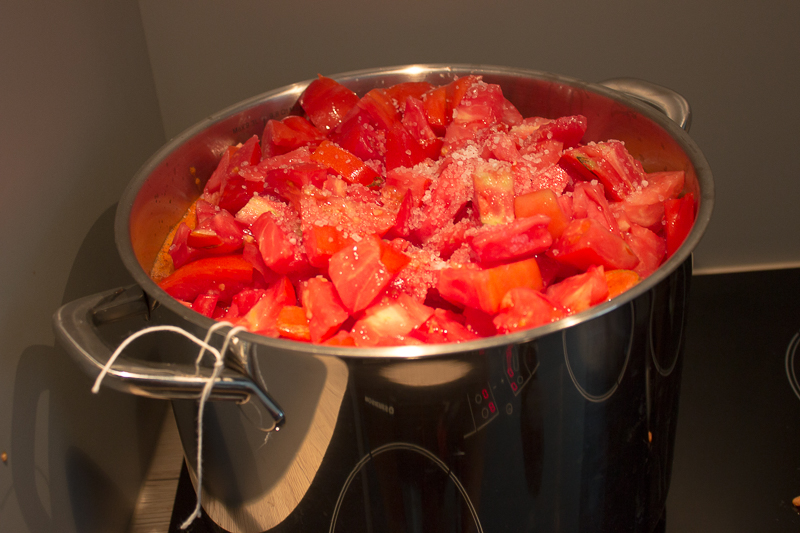 Préparation de la sauce tomate maison
