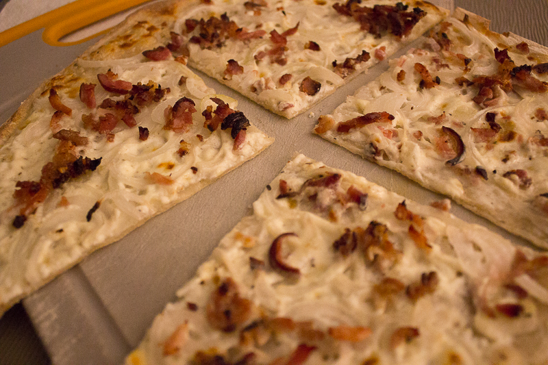 Tarte flambée coupée