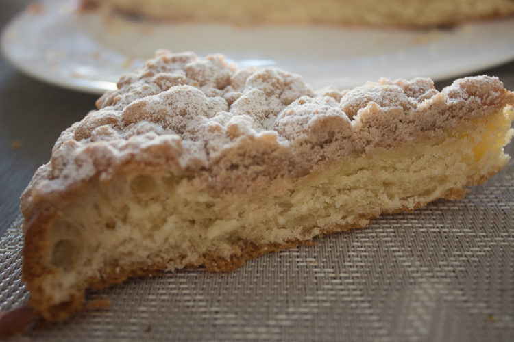 Part de brioche streusel à la cannelle